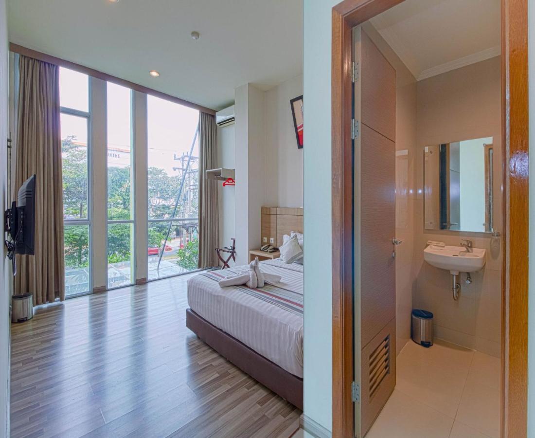 Putra Mulia Hotel メダン エクステリア 写真